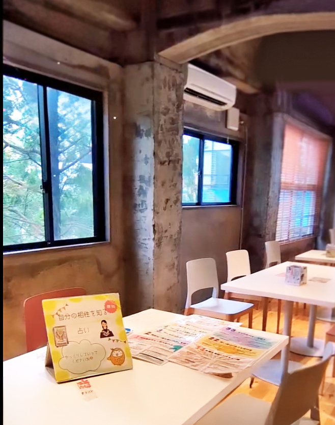 女子カフェイメージ